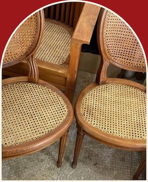 Cannage artisanal à la main de 6 chaises à Cabriès-Calas, dans les Bouches-du-Rhône (13)
